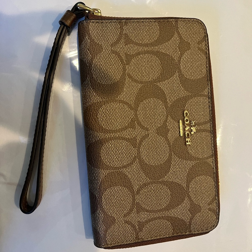 Coach Wristlet Khaki/ Saddle BNWT